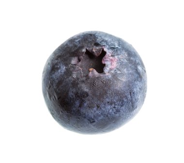 Olgun yaban mersini beyazda izole edilmiş.