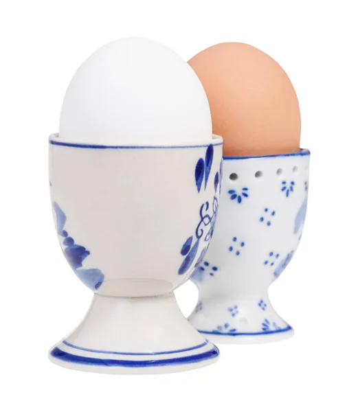 Pár fehér és barna főtt tojást csészék — Stock Fotó