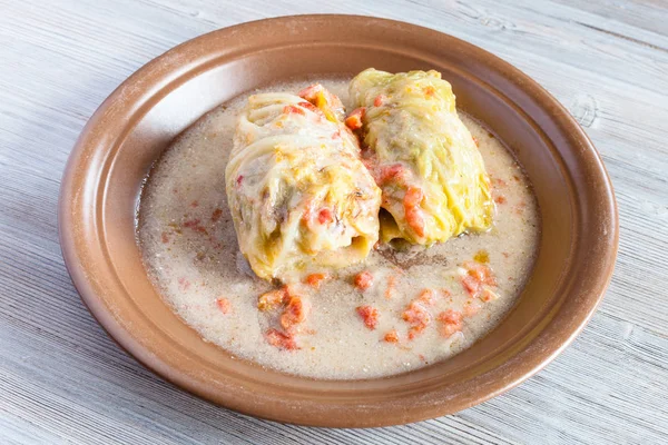 Stewed cabbage rolls on ceramic plate on table — Stock Photo, Image