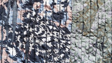 kesikler ile kumaştan eşarp benekli süs