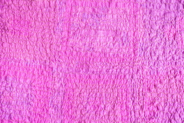 Powierzchnia szalika zszywane z kruszonego różowego materiału — Zdjęcie stockowe