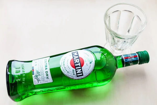 Moskou Russie Mei 2020 Bovenaanzicht Van Liggende Fles Martini Extra — Stockfoto