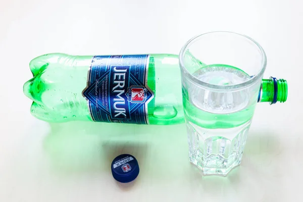 Moskou Russie Juni 2020 Bovenaanzicht Van Lege Plastic Fles Jermuk — Stockfoto