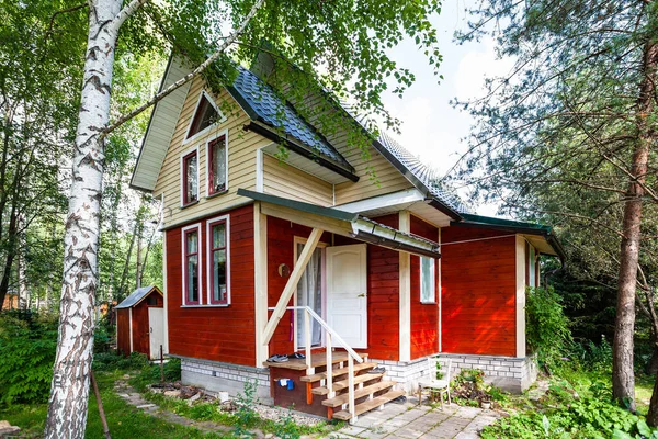 Casa Verano Madera Una Planta Con Ático Rusia Verano —  Fotos de Stock