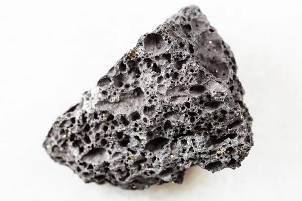 Крупним Планом Зразок Природного Мінералу Геологічної Колекції Неполірована Чорна Порода — стокове фото