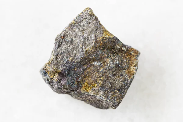 Primer Plano Muestra Mineral Natural Colección Geológica Bornite Sin Pulir — Foto de Stock