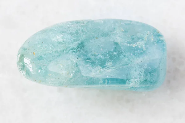 Detailní Záběr Vzorku Přírodního Minerálu Geologické Sbírky Válcovaný Aquamarine Modrý — Stock fotografie