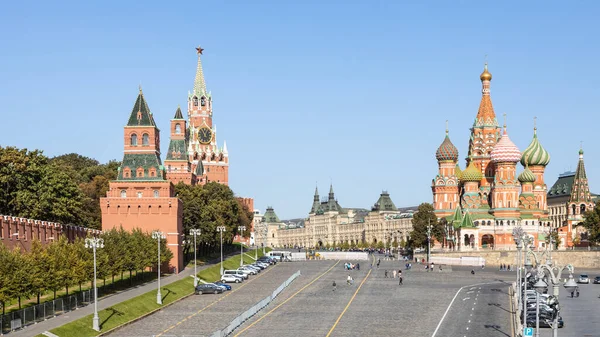Ovan Utsikt Över Vasilevsky Nedstigning Röda Torget Och Kreml Tower — Stockfoto