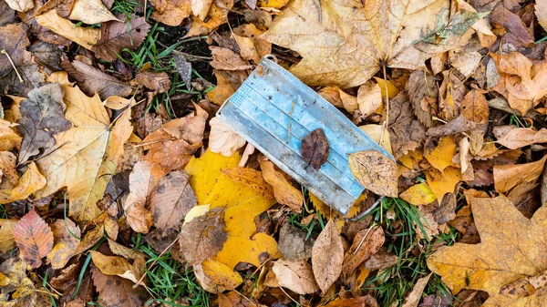 Panoramic View Dirty Used Face Mask Wet Fallen Leaves Lawn — Stock Photo, Image
