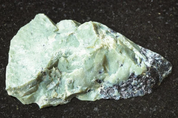 Přírodní Minerál Geologické Sbírky Neleštěný Teisky Jade Hantigyrit Khakassian Serpentine — Stock fotografie