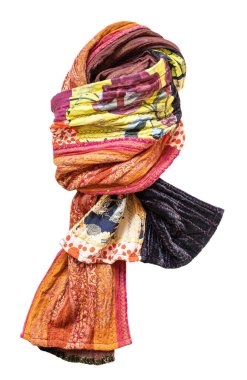 Düğümlenmiş eşarp beyaz arkaplanda izole edilmiş renkli ipek kumaş parçalarından yama tekniği kullanılarak yapıldı