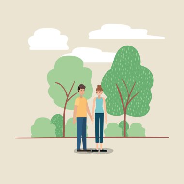 Genç çift üzerinde parkta yürüyüş