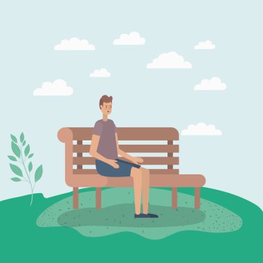 Park sandalyede oturan genç adam