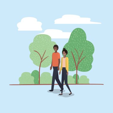 Genç çift park karakteri üzerinde yürüme