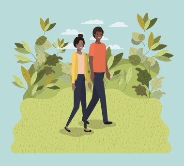 Genç çift park karakteri üzerinde yürüme