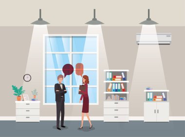 iş çift koridor ofisinde konuşmak