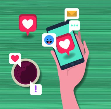 kahve fincanı ve sosyal simgeler ile Smartphone kullanarak ele