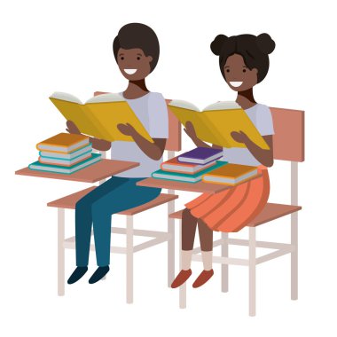 Genç öğrenciler okul masasında okuma