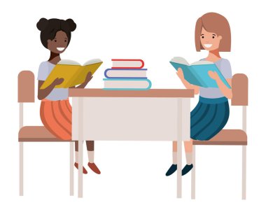 Okul masasında oturan genç öğrenci kızlar