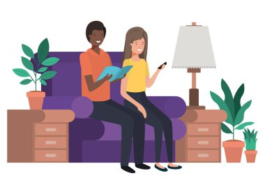 smartphone ile oturma odasında oturan çift