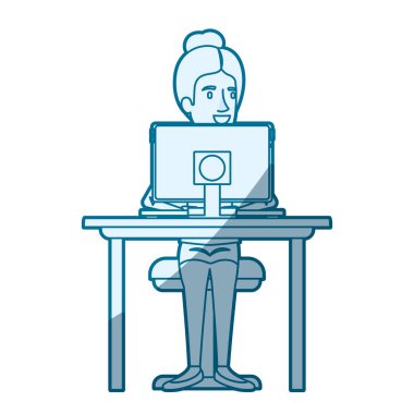 toplanan saç ve bilgisayar cihazı ile masada sandalyede oturan kadın mavi renk siluet gölgelendirme