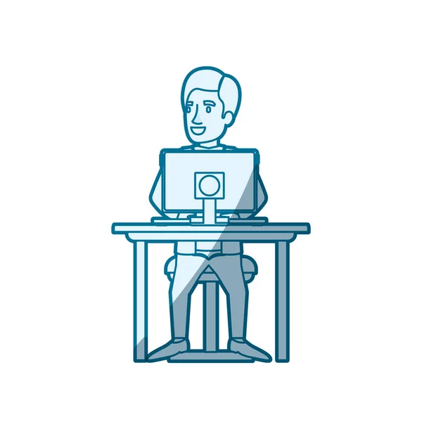 Colore blu silhouette ombreggiatura dell'uomo con abito formale e lato capelli divisi e seduta in sedia in scrivania con computer — Vettoriale Stock