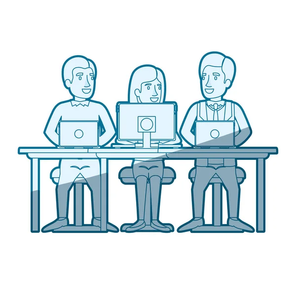 Blå färg silhuett skuggning av lag arbete av kvinnor och män som sitter i skriv bord med Tech-enheter — Stock vektor