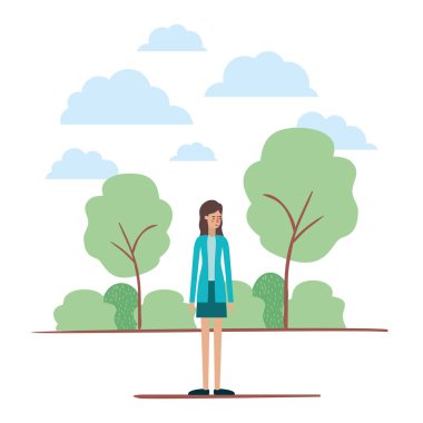 kampta güzel ve genç bir kadın