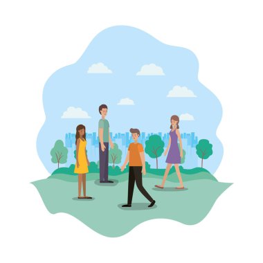 parkta yürüyen insanlar grubu