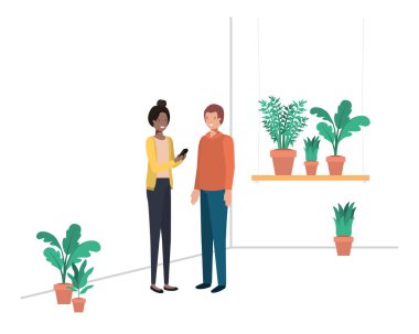 ev bitki ve akıllı telefon ile genç çift