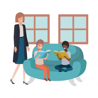 Anne ve oğulları kanepede oturan avatar karakter