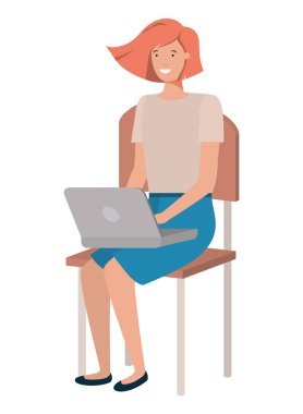 Bir kadın dizüstü bilgisayarla okul koltuğunda oturuyor.