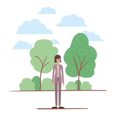 kampta güzel ve genç bir kadın