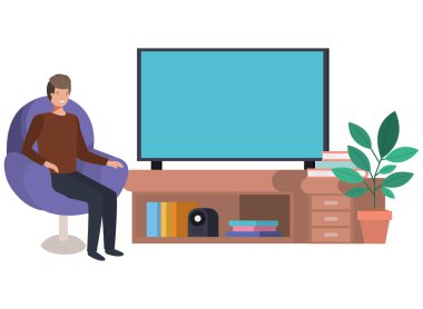 TV izlerken kanepede oturan genç adam