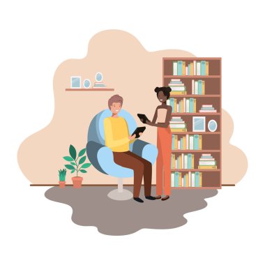 oturma odasında tablet kullanan çift