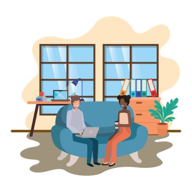 iş ofisinde dizüstü bilgisayar kullanan çift