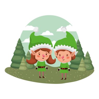 elfler hareketli çift ve düşen kar ile noel ağaçları