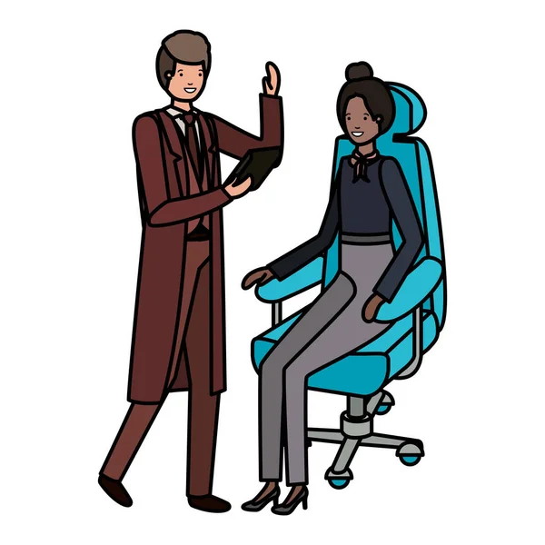 オフィスの椅子に座っている女性とタブレットで男 — ストックベクタ