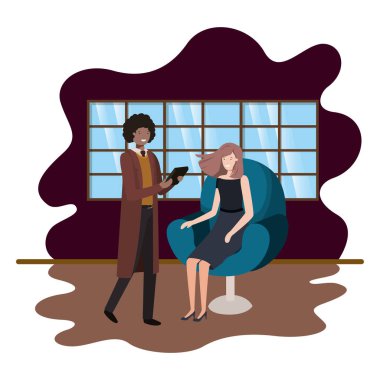 Sandalyede oturan kadın ve tabletli adam.