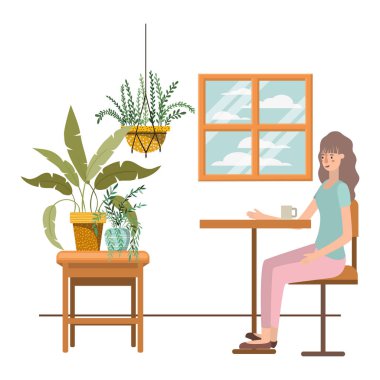 Kadın oturma odasında kahve içiyor.