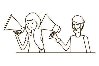 Genç çift ellerinde megafonla.