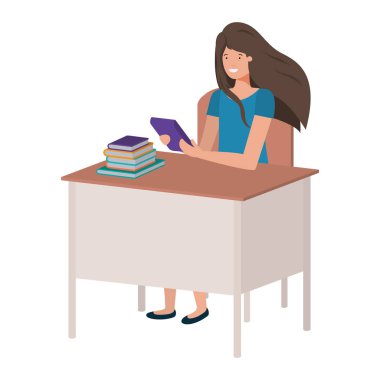 Tablet kullanan bir kadın okulda oturuyor.