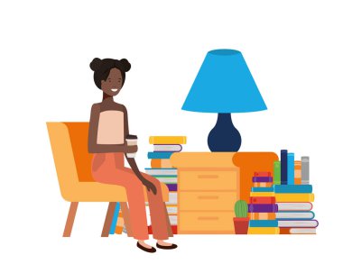 beyaz arka plan ile iş ofisinde oturan kadın