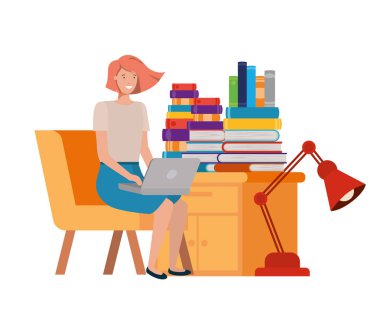 beyaz arka plan ile iş ofisinde oturan kadın