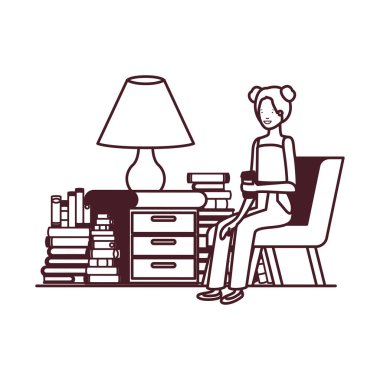 beyaz arka plan ile iş ofisinde oturan kadın