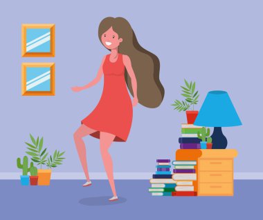 Çalışma odası tasarımında mutlu kadın