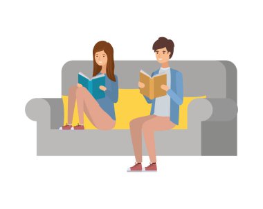 elinde kitap ile sandalyede oturan çift
