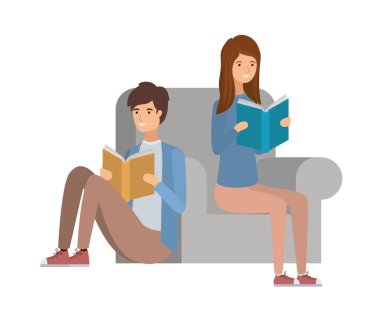 elinde kitap ile sandalyede oturan çift
