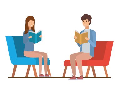 elinde kitap ile sandalyede oturan çift