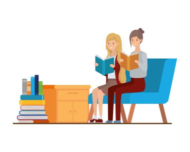 Oturma odasında elinde kitap olan kadınlar